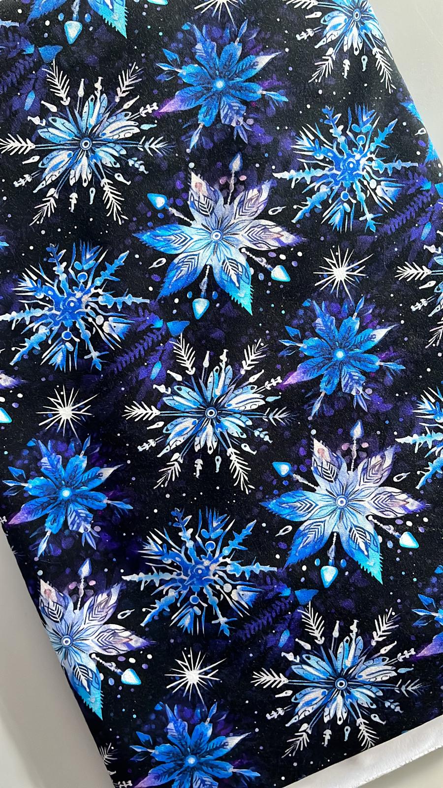 Schneeflocke auf schwarz   Winterzeit Aktuelle Vorbestellung